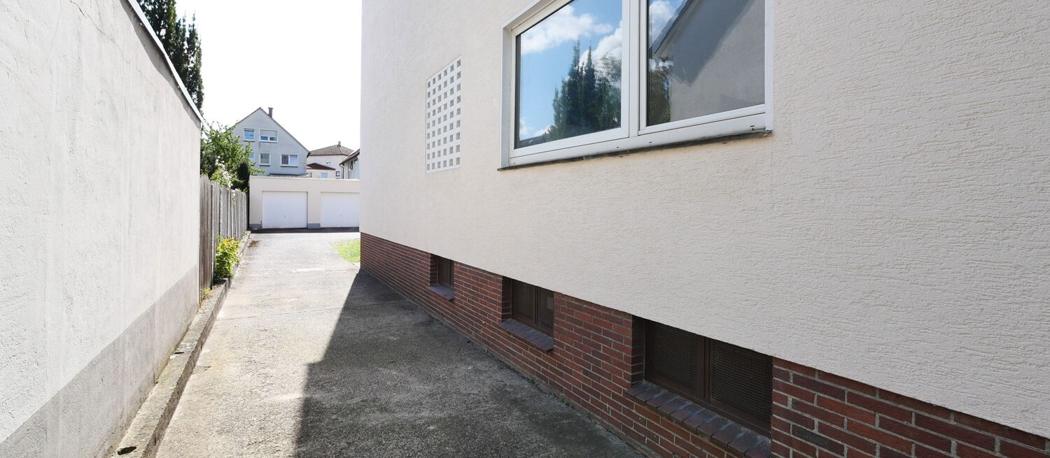 Einfahrt Garagen