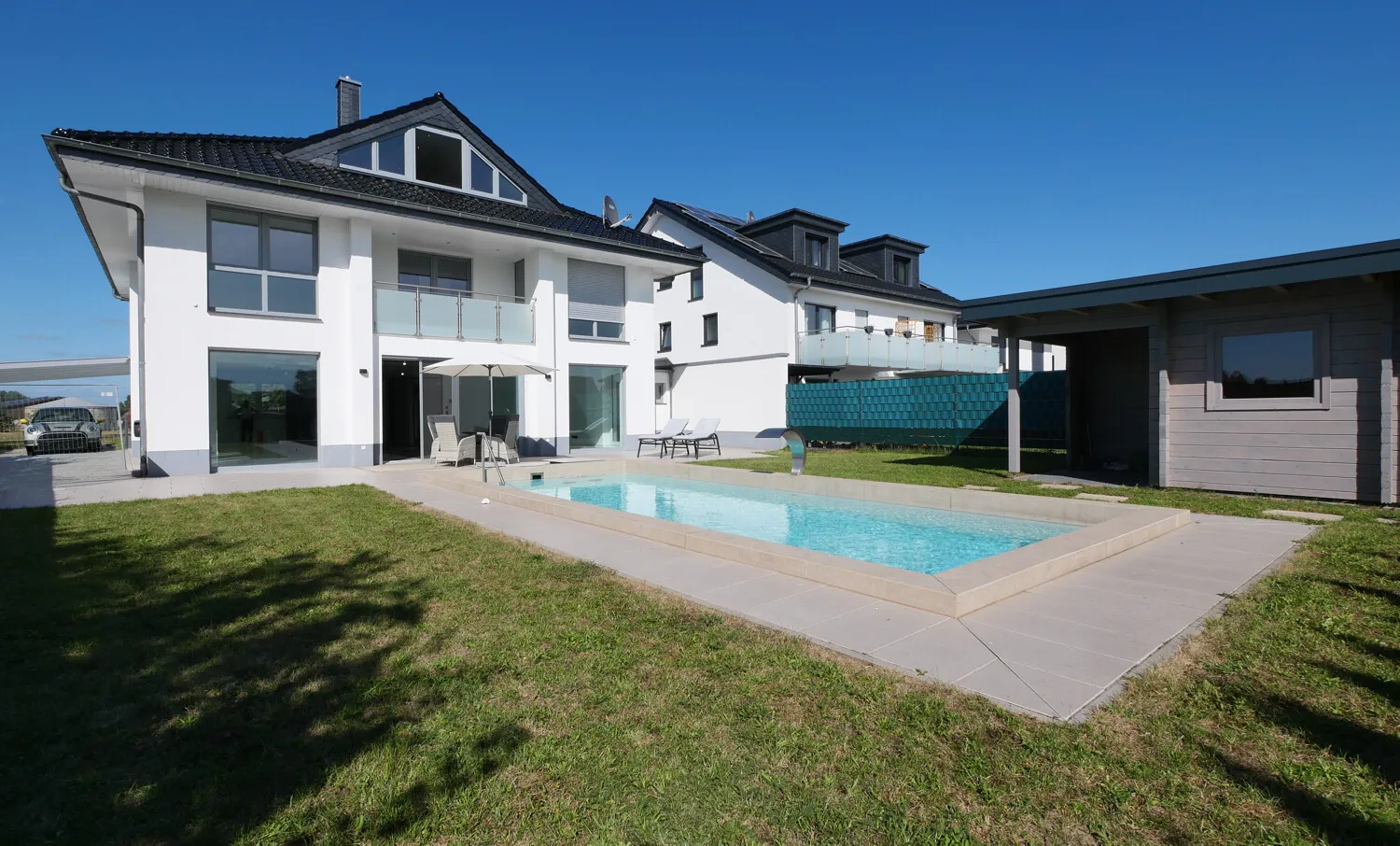 Außenansicht_Garten_Nachbarn