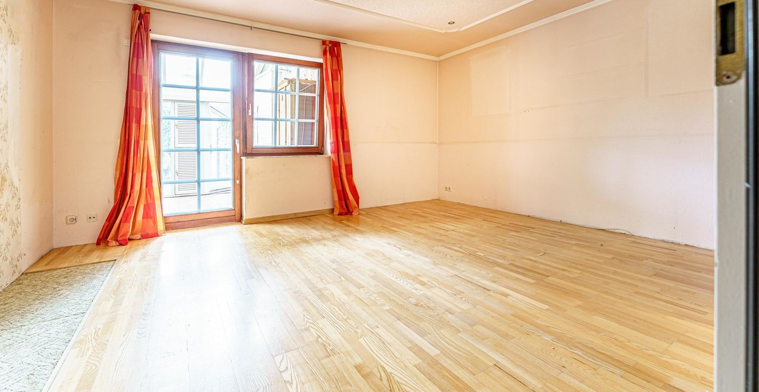 Schlafzimmer mit Zugang zum Wintergarten
