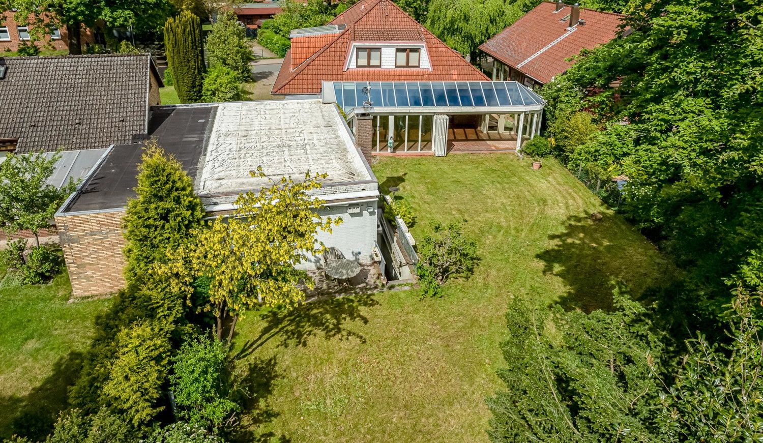 Luftaufnahme auf die Gartenfläche