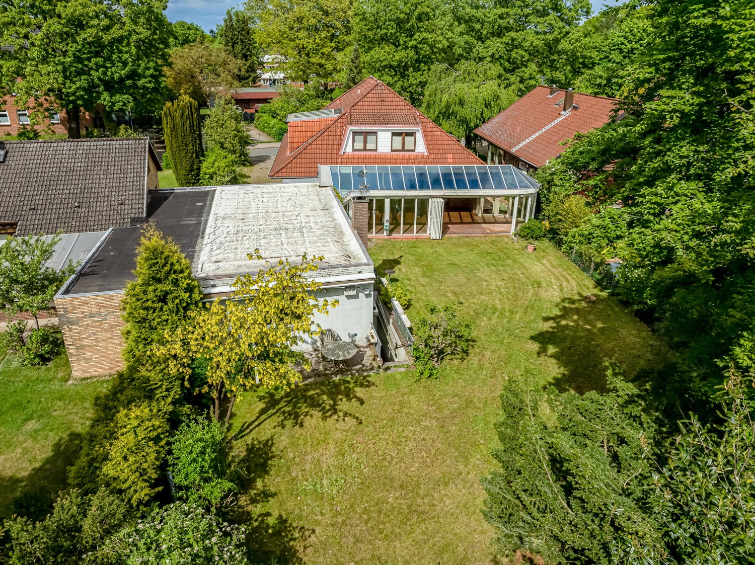 Luftaufnahme auf die Gartenfläche