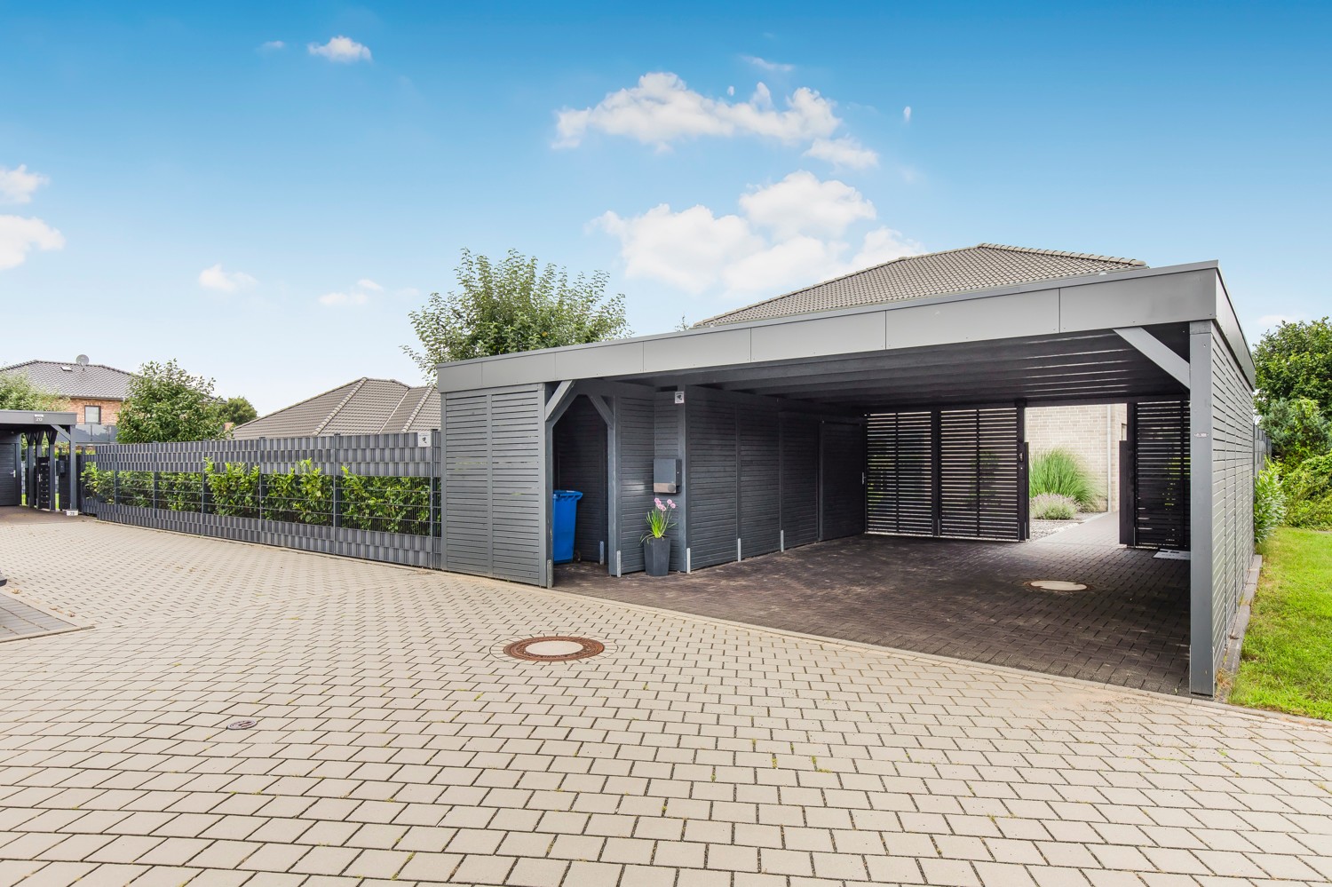 Doppelcarport mit angrenzendem Abstellraum