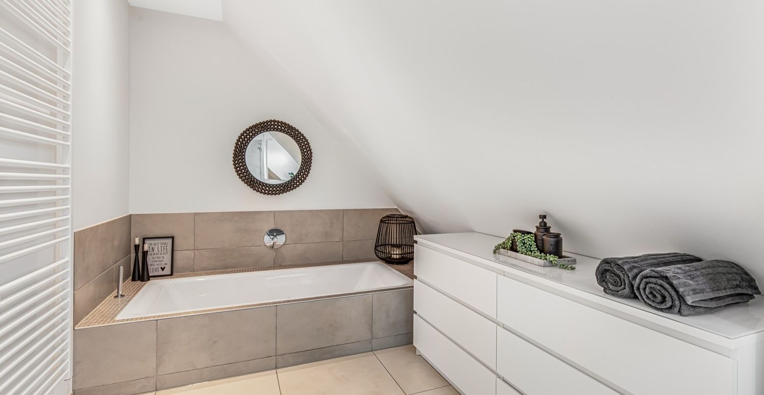 Zeit zum Entspannen: Blick auf die Badewanne