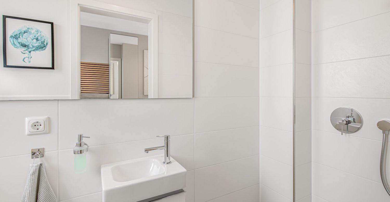 Gemütliches Gäste-WC mit Dusche