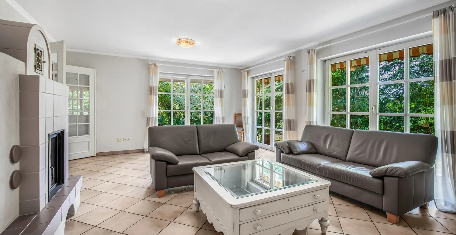 Große Fensterflächen und viel Licht