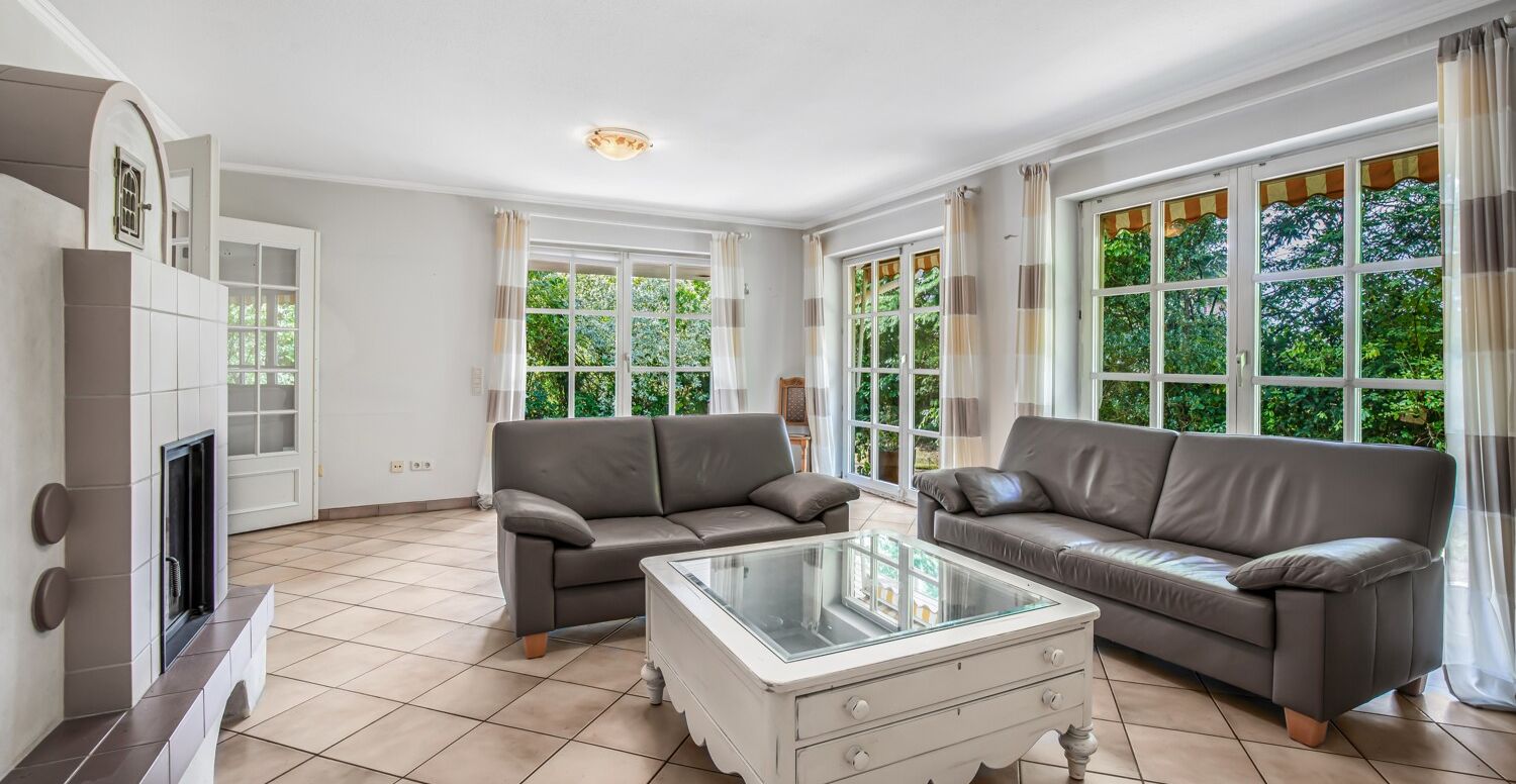Große Fensterflächen und viel Licht