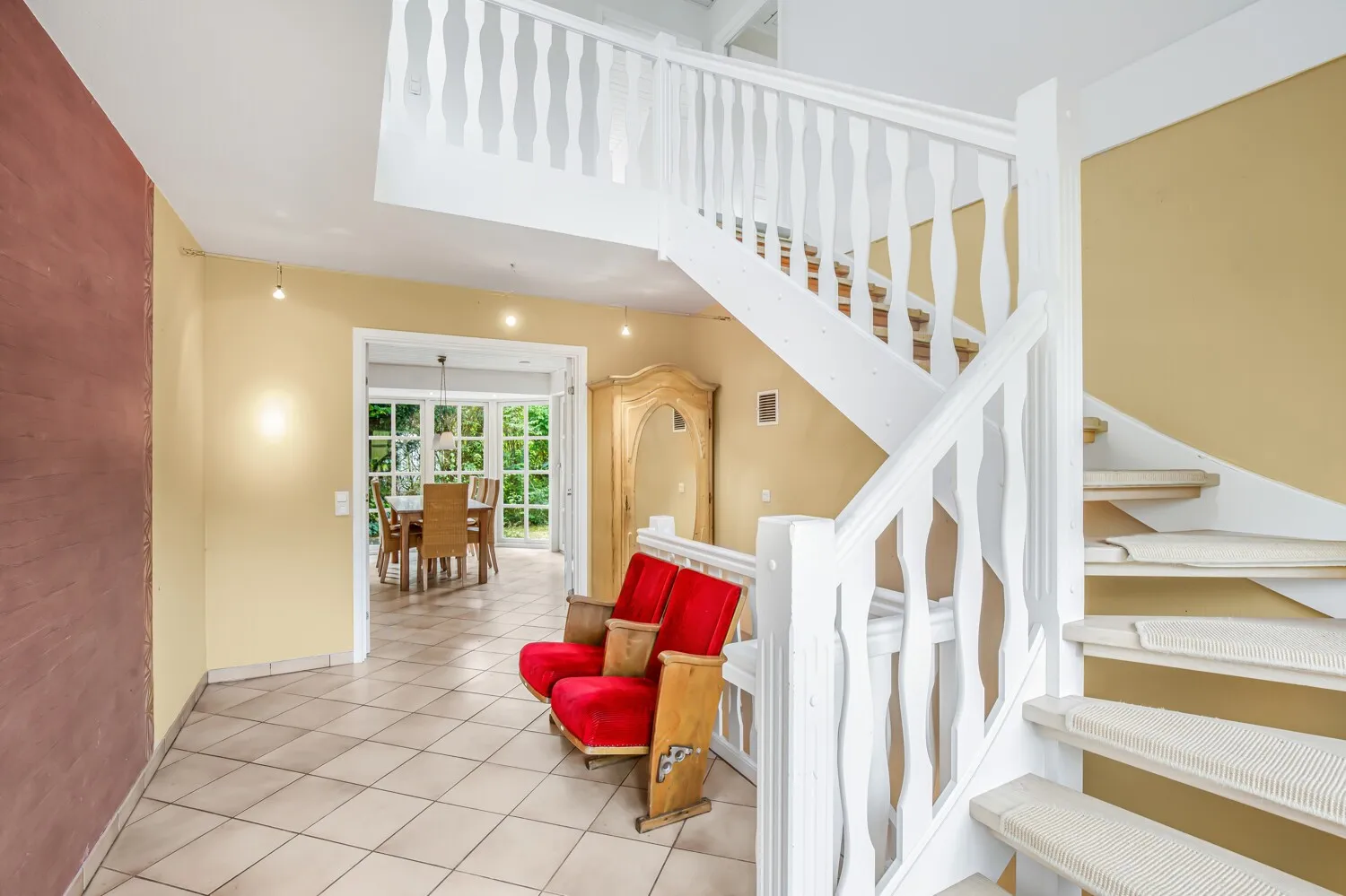 Empfangsbereich mit offener Galerie