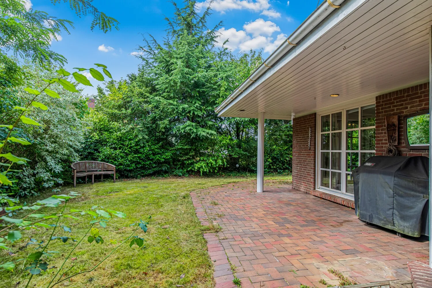 Blick aufs idyllische Grundstück