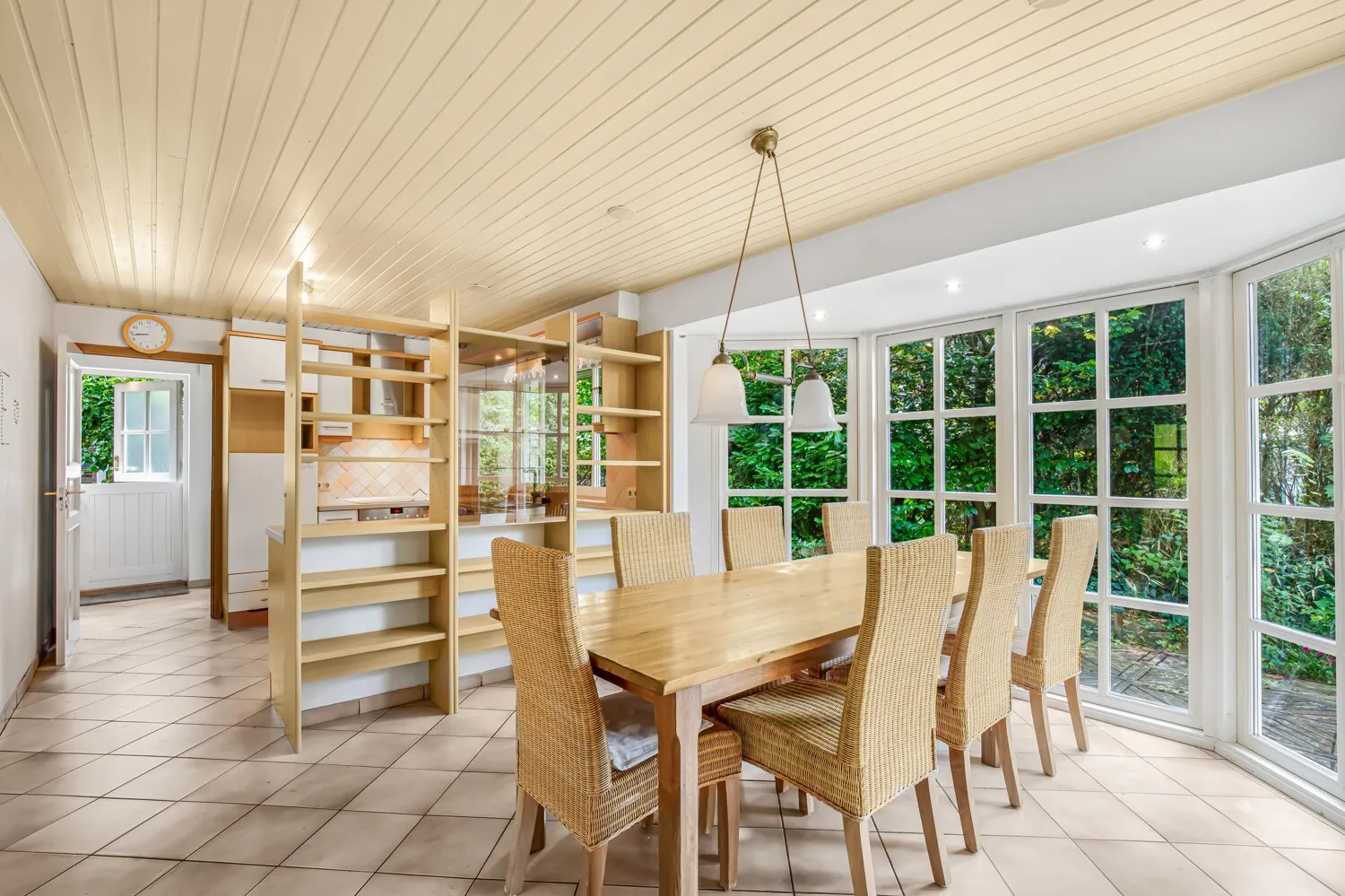 Weitere Ansicht des Essbereichs