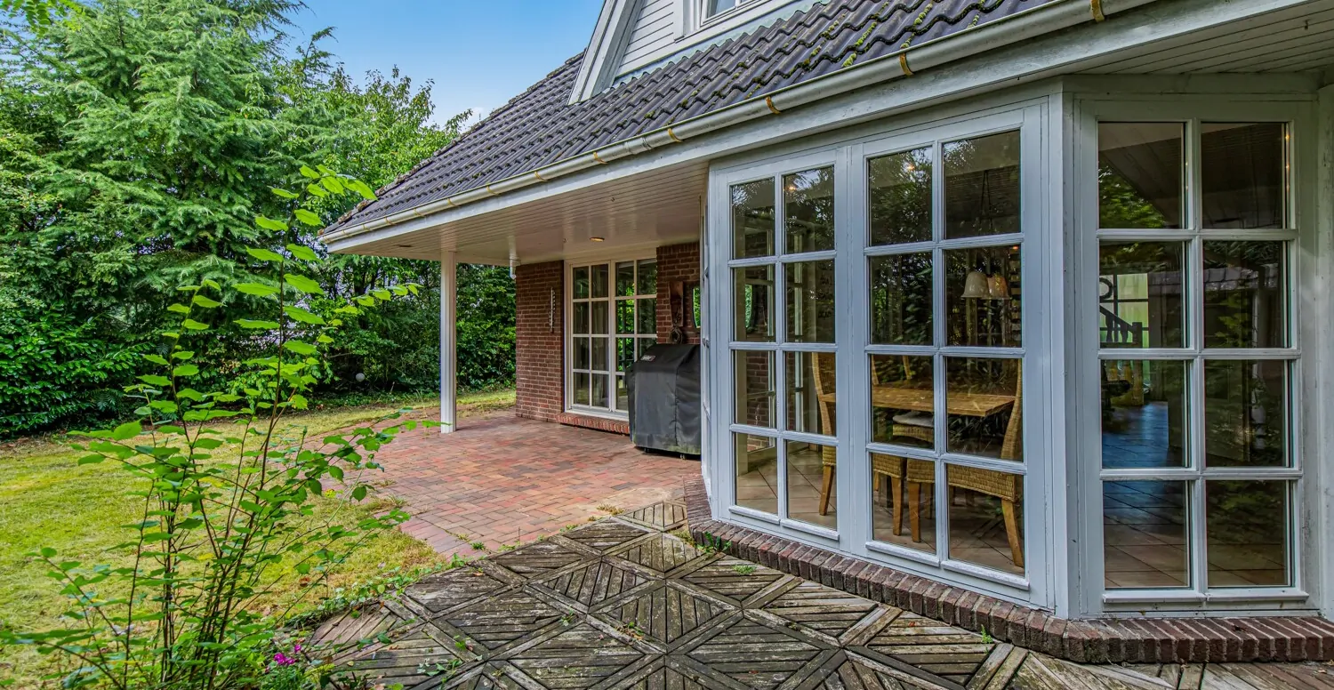 Großflächige Süd-West Terrasse