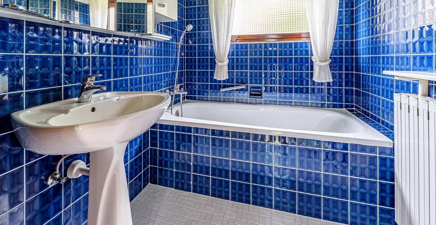 Badezimmer mit Badewanne