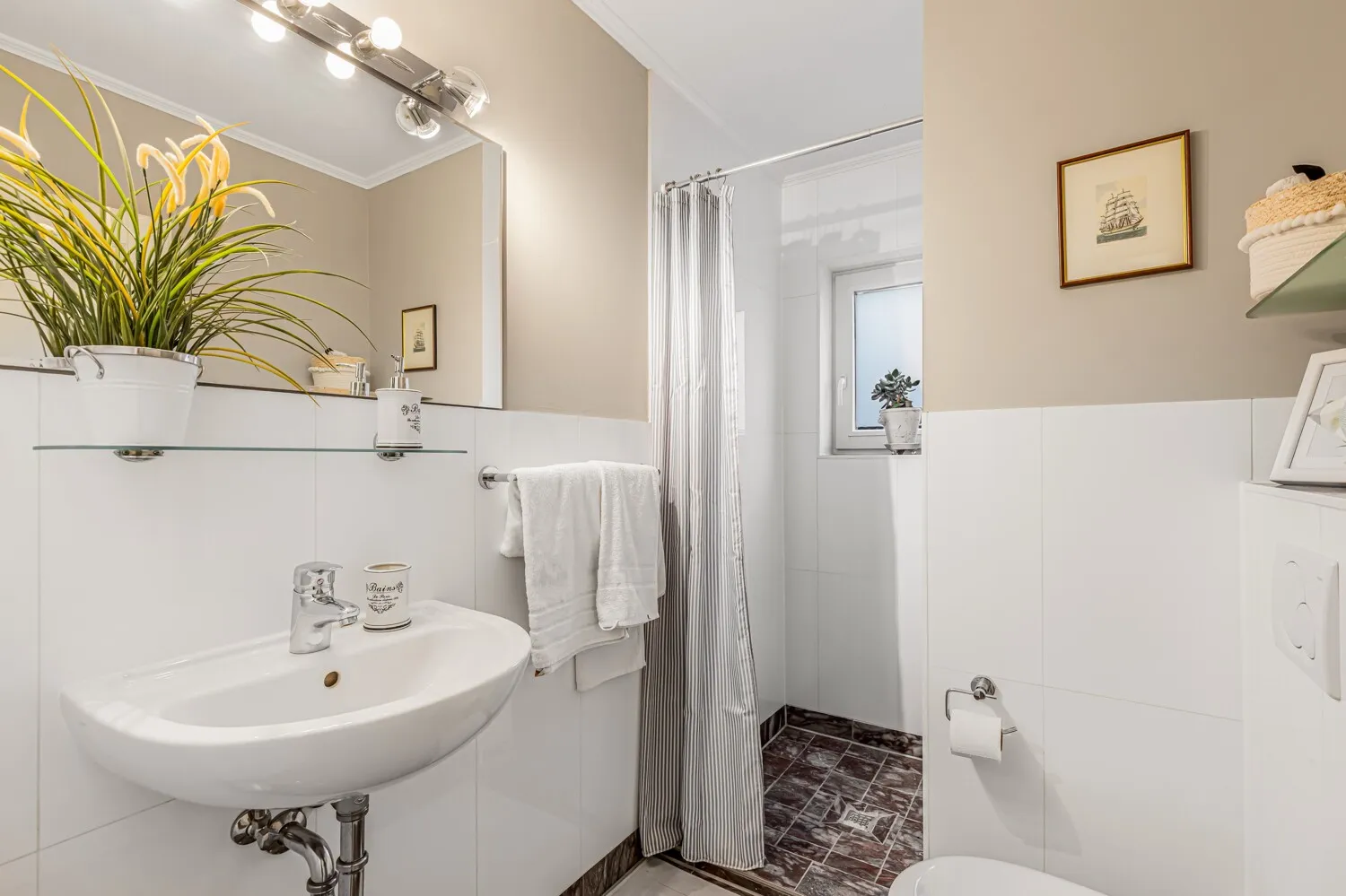 Gäste-WC mit Dusche