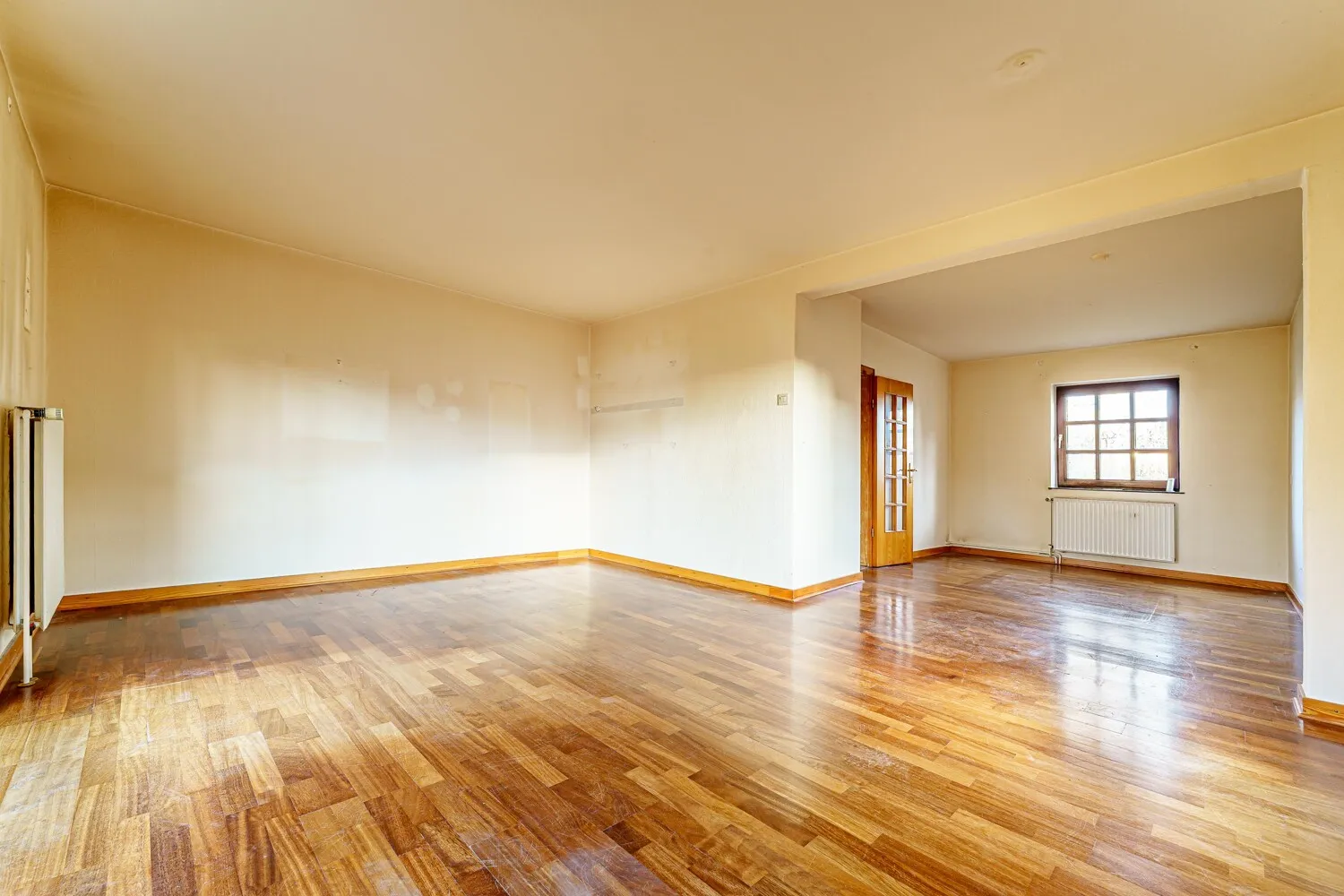 Ansicht auf das charmante, helle Wohnzimmer