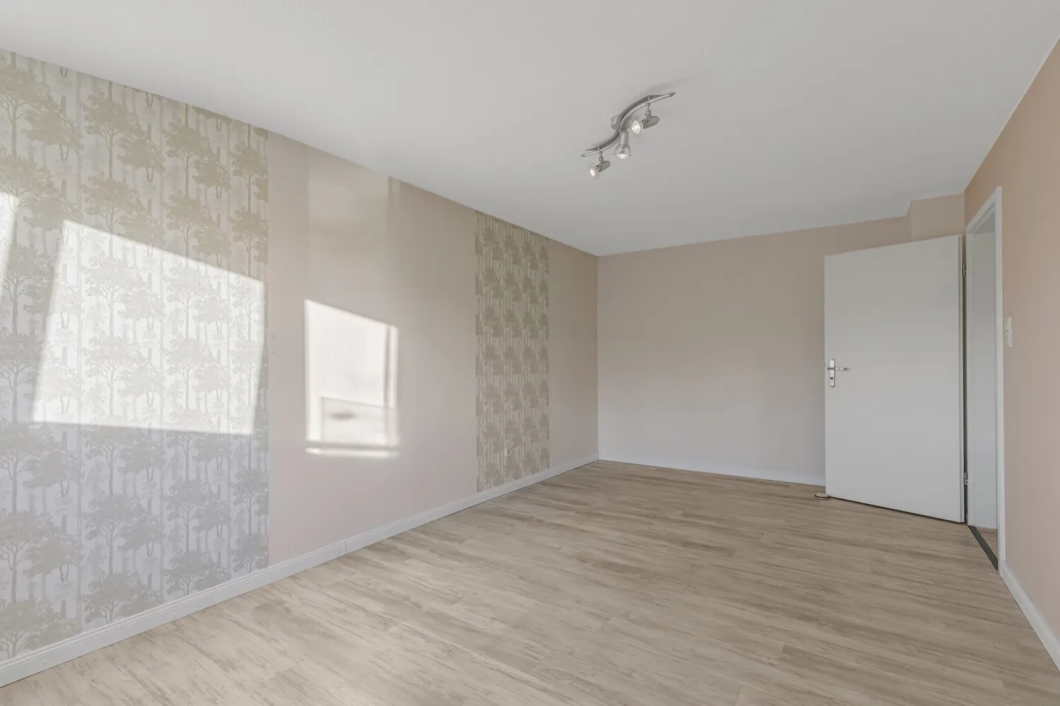 großzügiges Zimmer