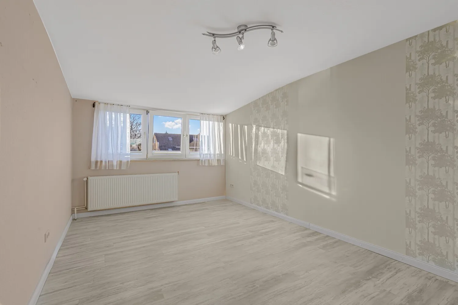 großzügiges Zimmer