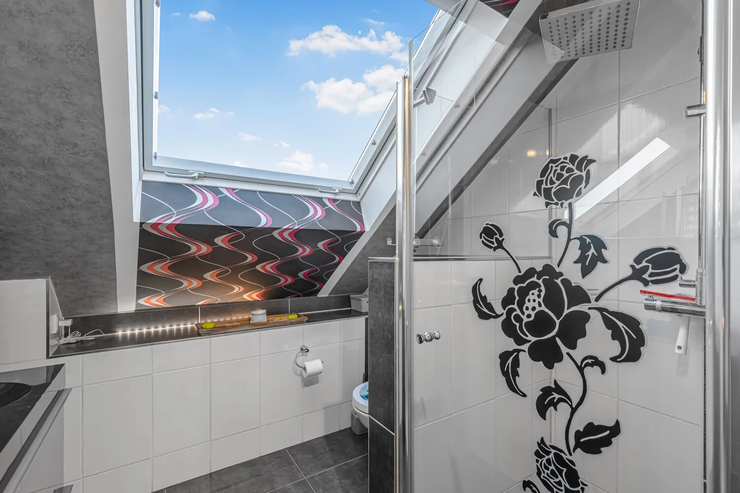 Dusche mit Glasabtrennung