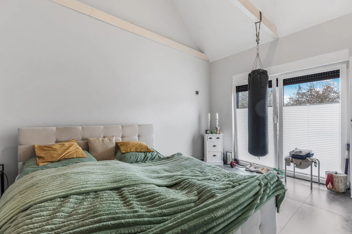 Helles und großes Schlafzimmer