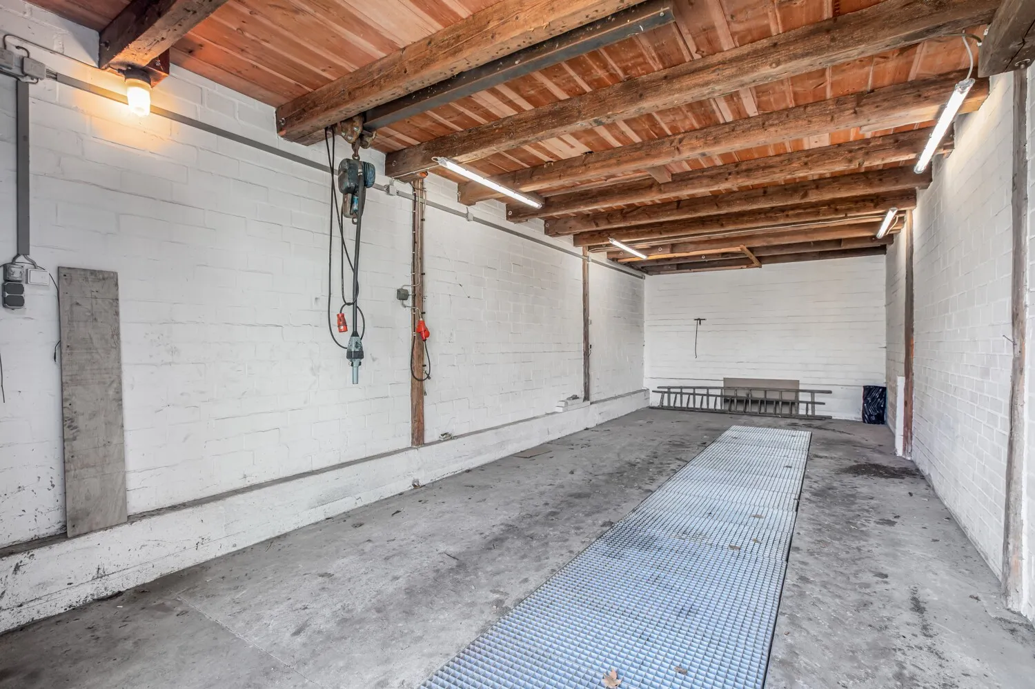 Ansicht 2. Garage mit Grube
