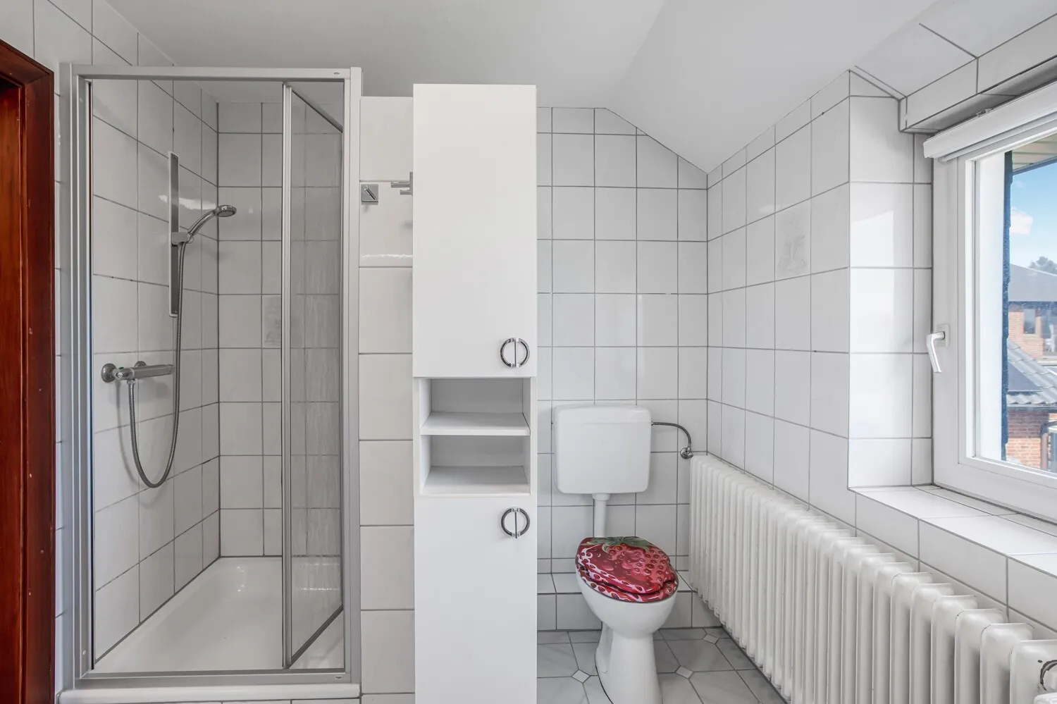 Helles Badezimmer