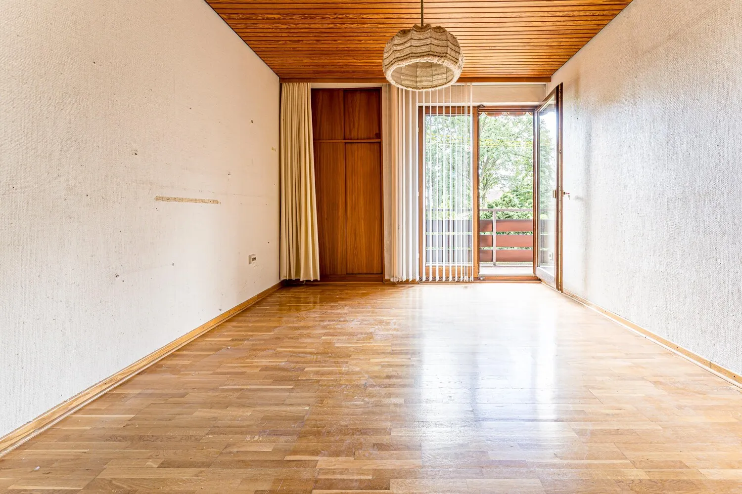 Schlafzimmer mit Balkon