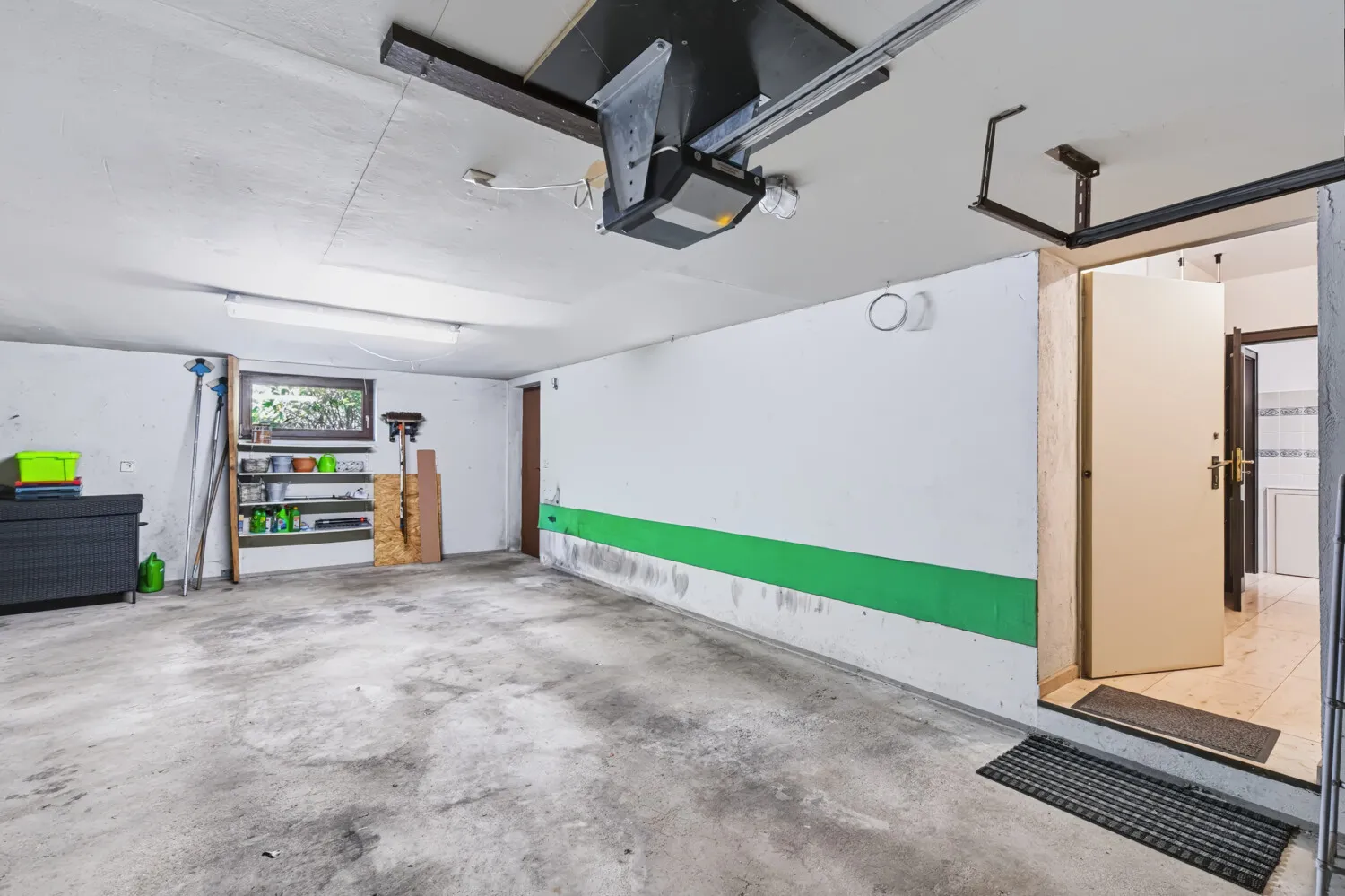 Garage mit Zugang zum Haus