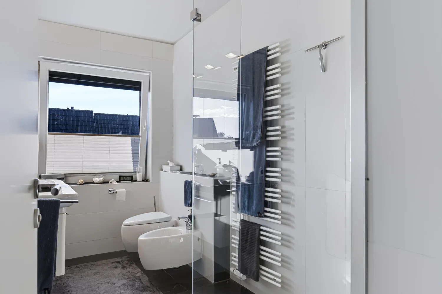 Modernes Duschbad