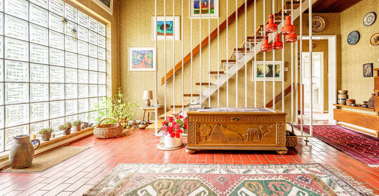 Blick auf die Treppe ins Obergeschoss