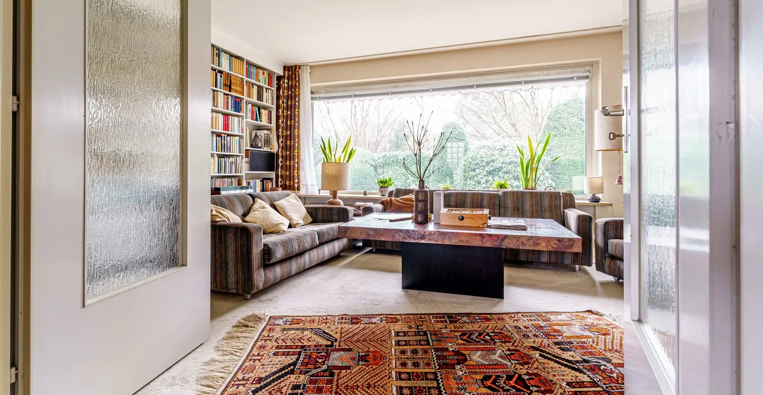 Wohnzimmer mit Flügeltüren