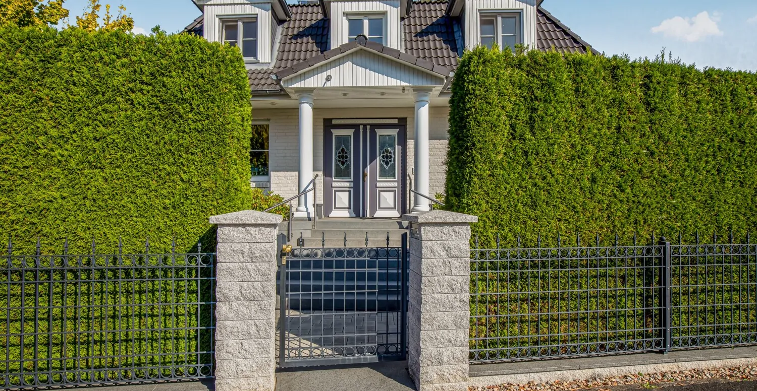 Komplett eingefriedet und eingezäunt