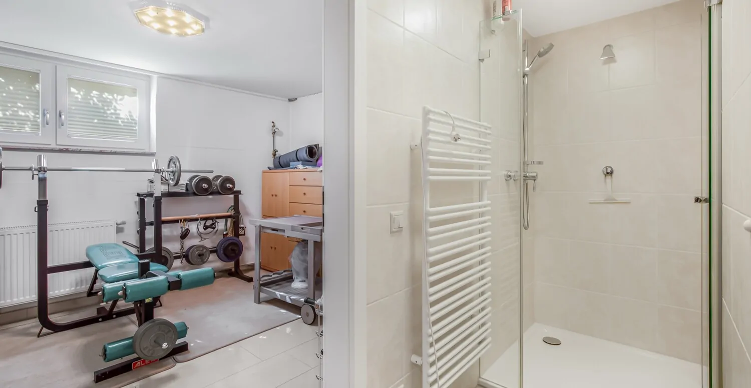Sportbereich und Dusche