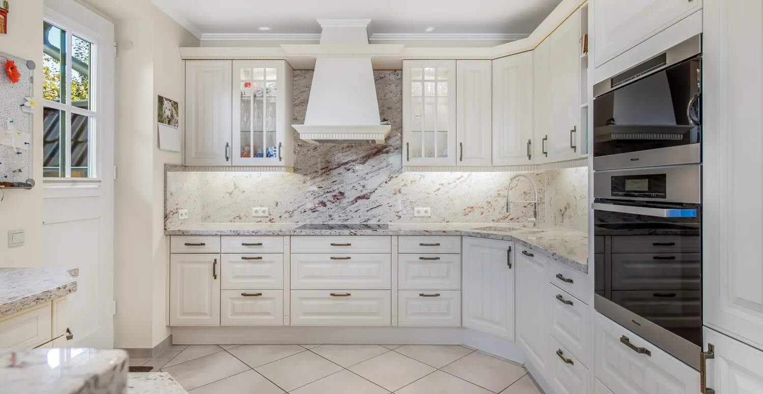 Hochwertig ausgestattete Küche