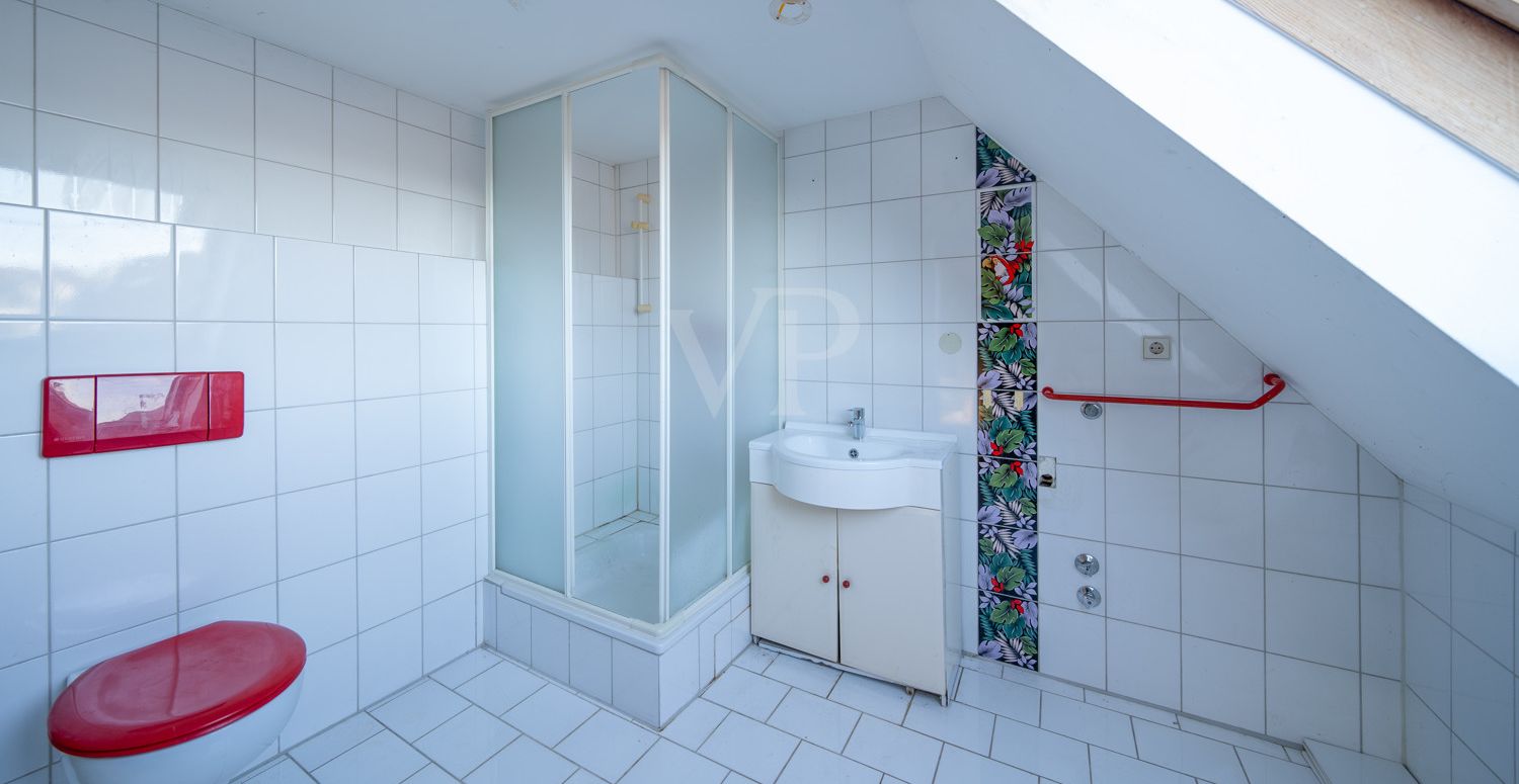 (A) Badezimmer DG