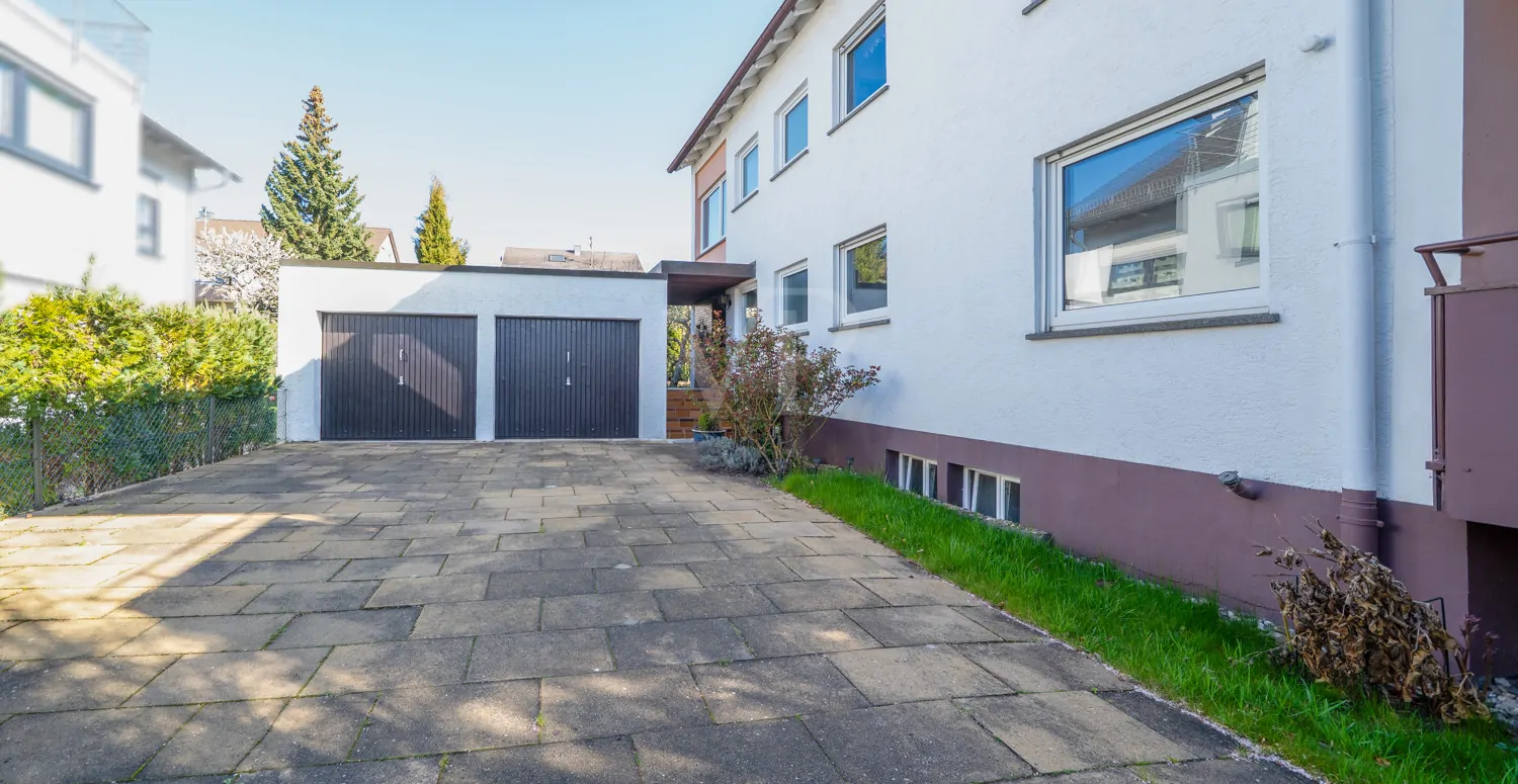 Zufahrt zur Doppelgarage