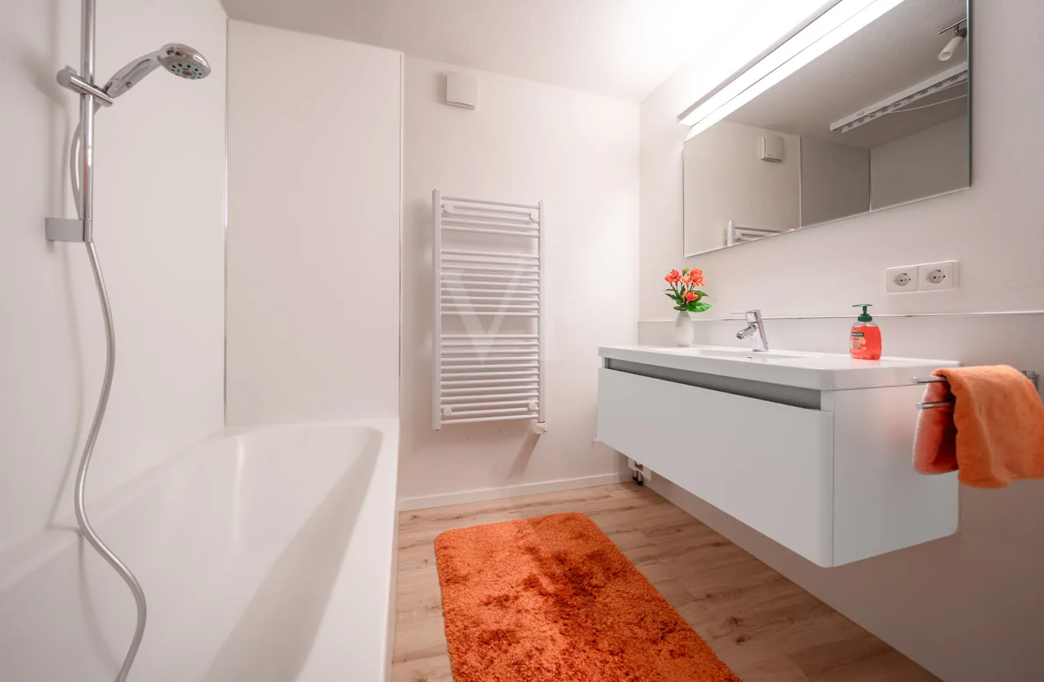 Untergeschoss - Badezimmer - möbliert