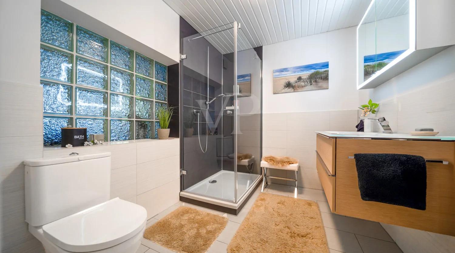 Erdgeschoss - Badezimmer - möbliert