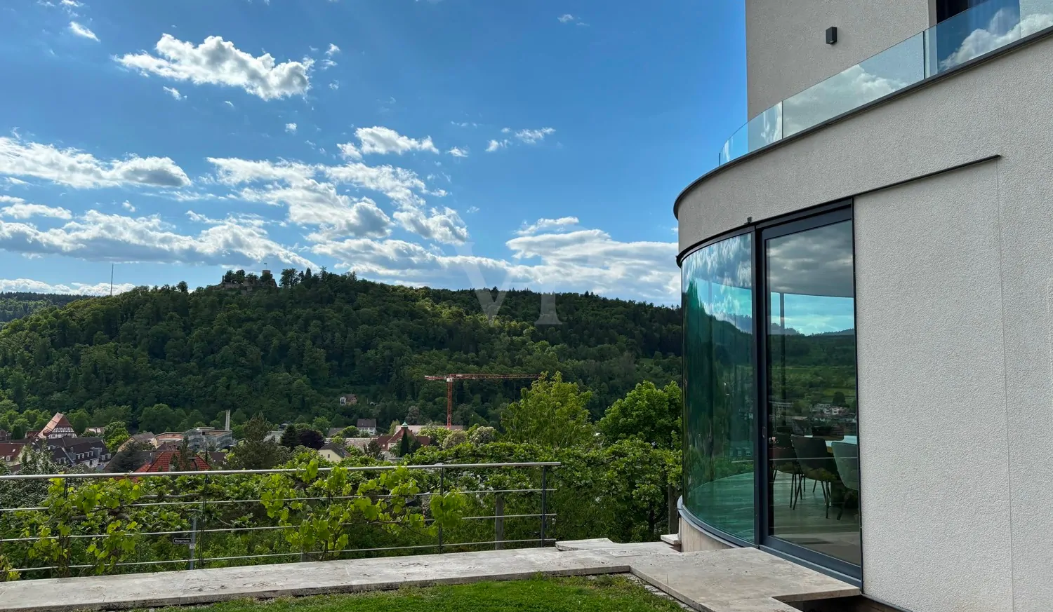 Einzigartige Architektur mit spektakulärer Aussicht und moderner Ausstattung