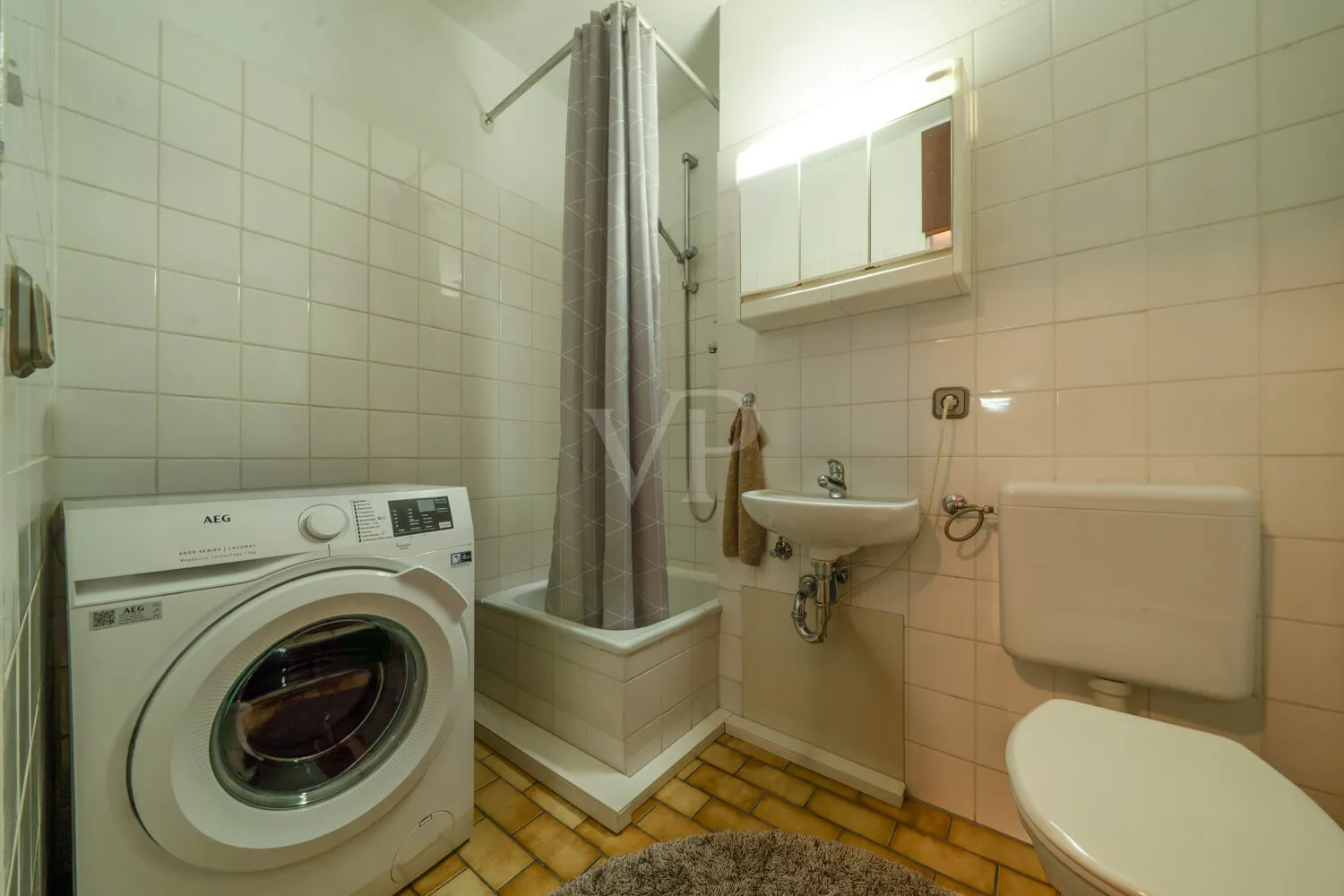 Badezimmer KI-gestützte Visualisierung – Darstellung teilweise digital bearbeitet