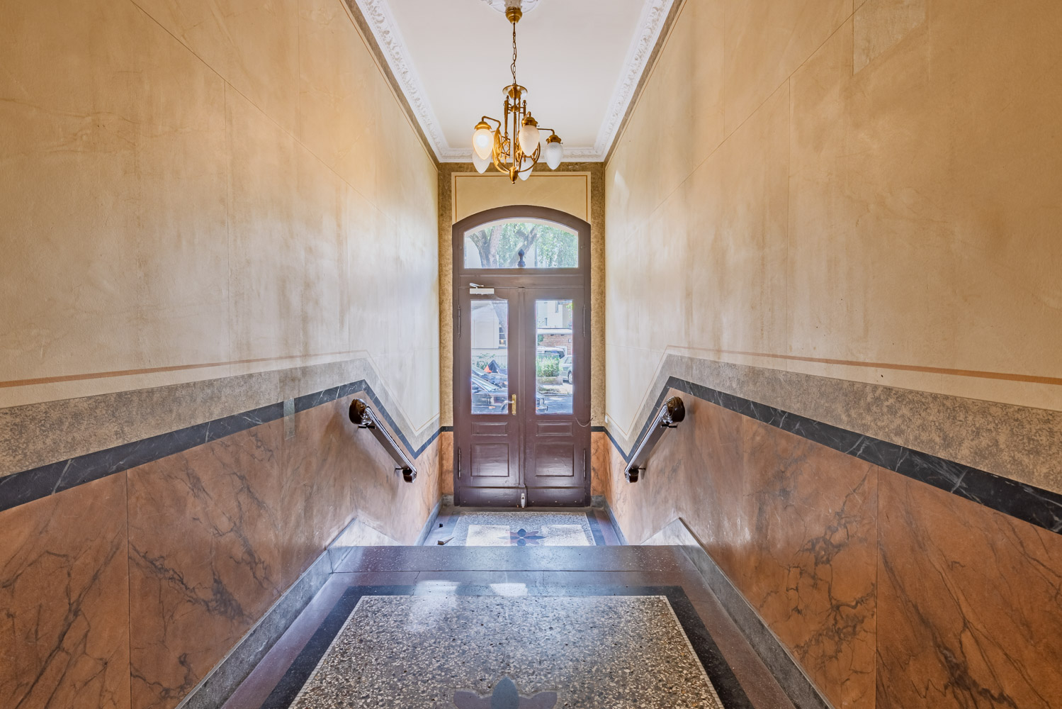 Schöne 3-Zimmer-Wohnung im historischen Mehrfamilienhaus