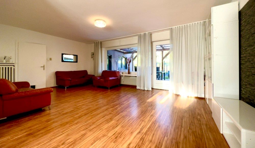 Wohn-/ Esszimmer