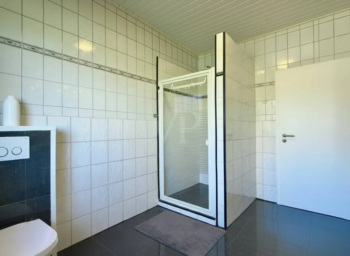 Tageslichtbad mit Dusche EG