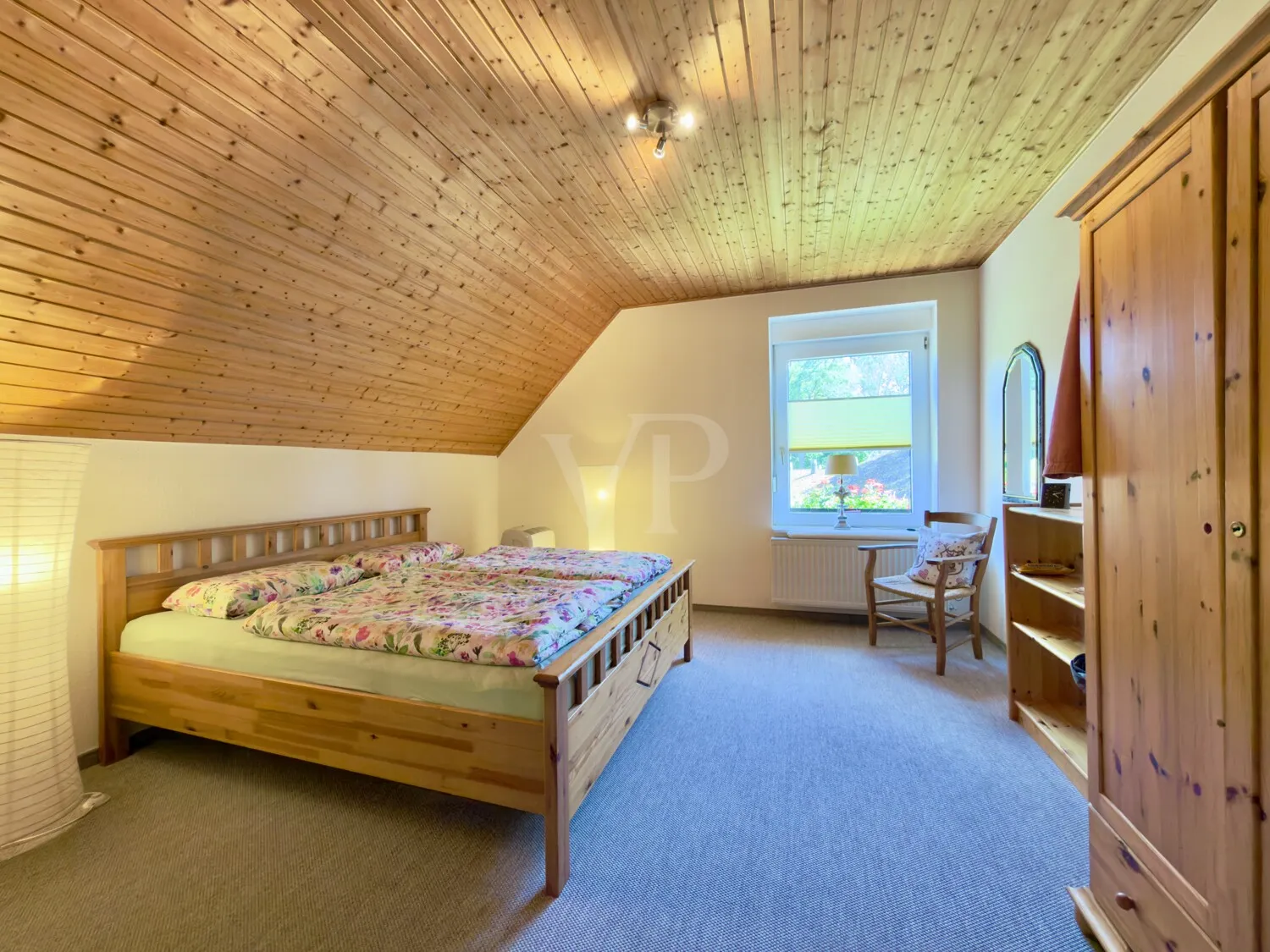 Schlafzimmer DG