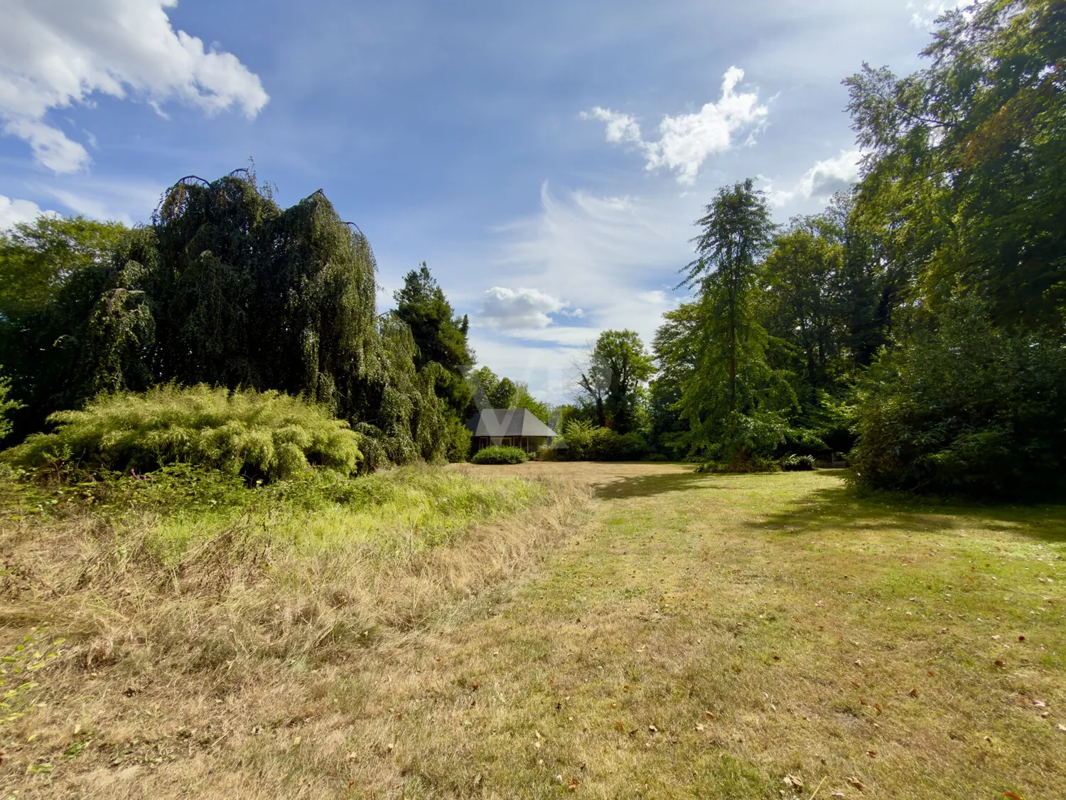 Park- und Gewerbegrundstück