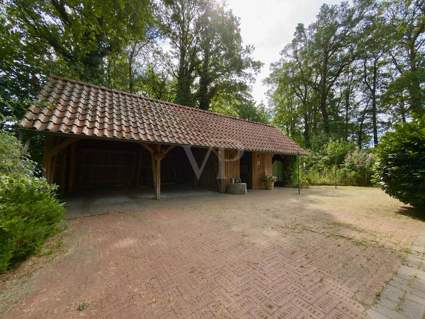 Carport mit Gerätehaus