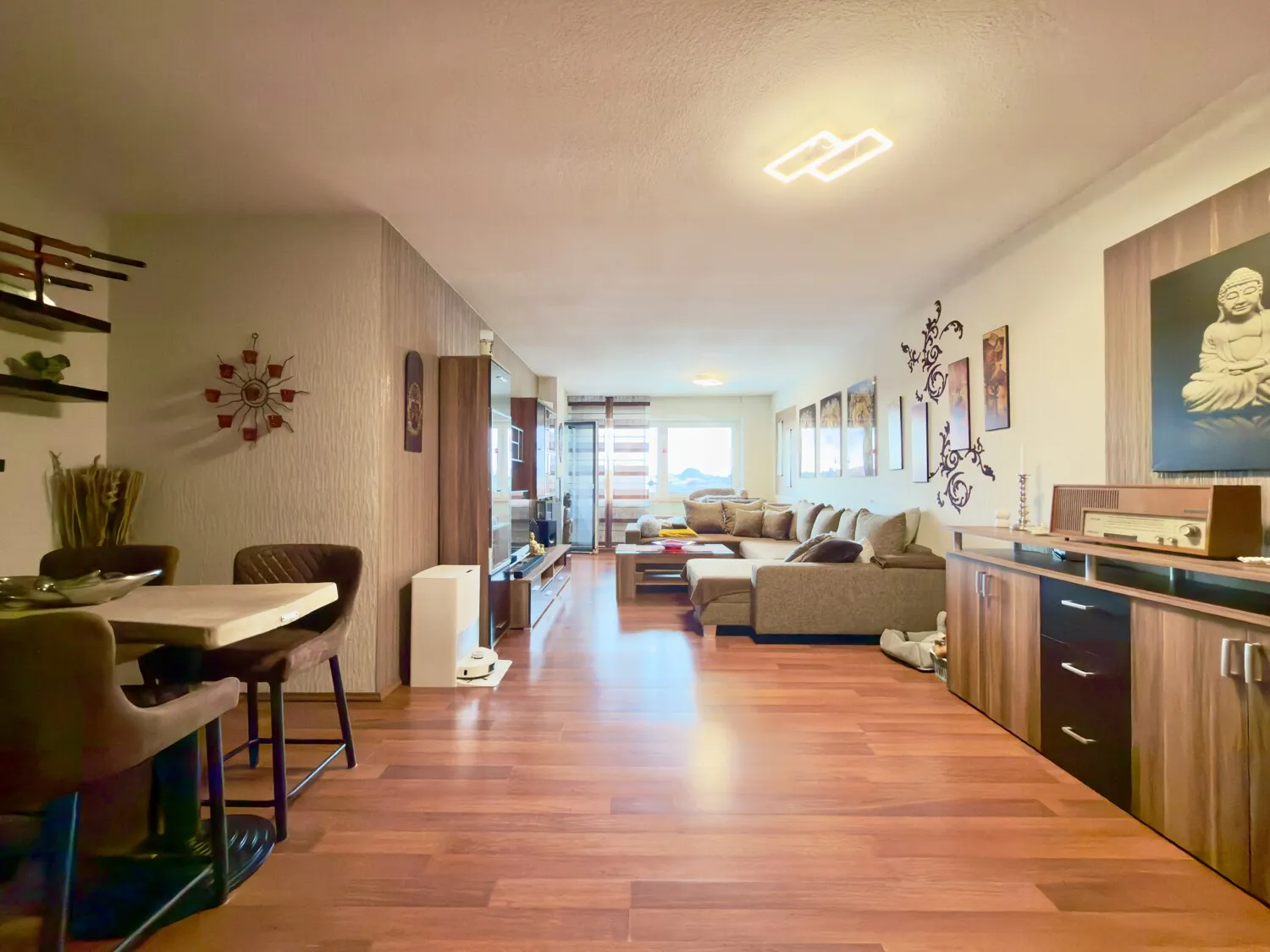 helles Wohn- und Esszimmer
