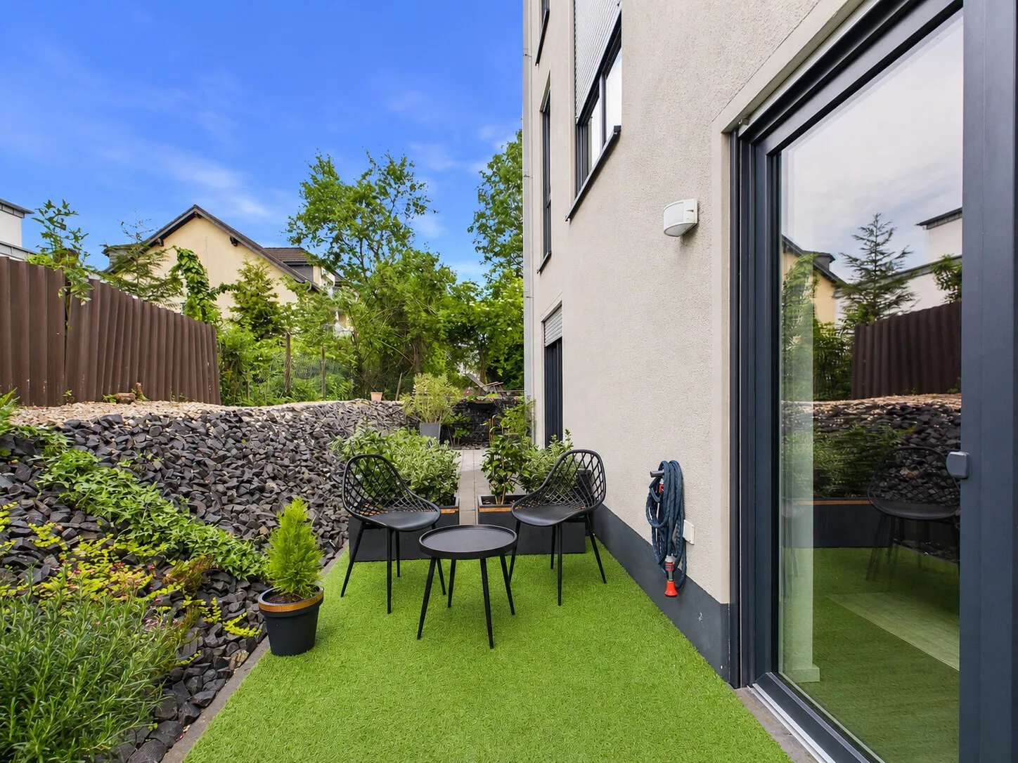 Terrasse auf der Länge der ganzen Wohnung
