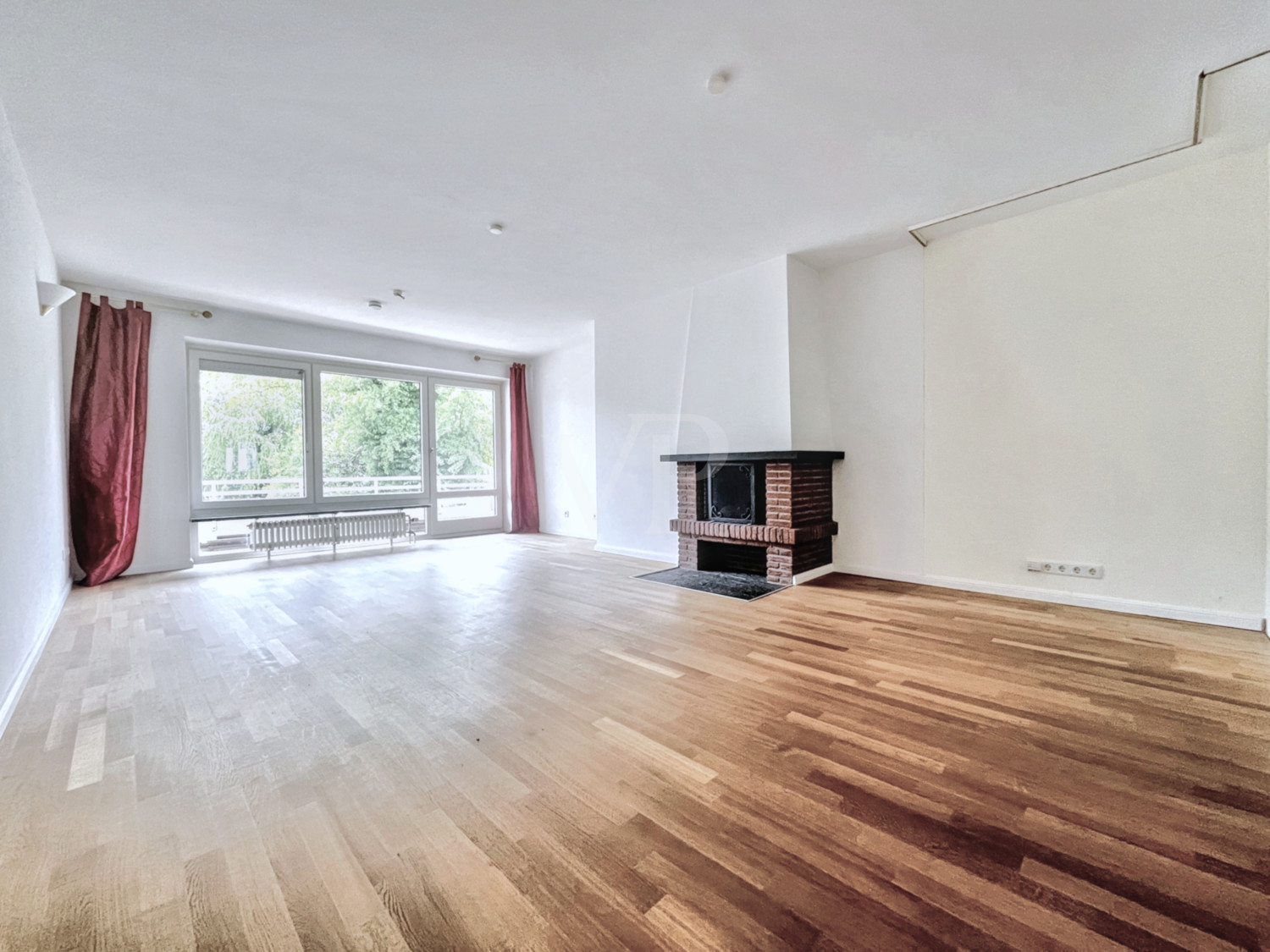 Wohnzimmer mit Südbalkon