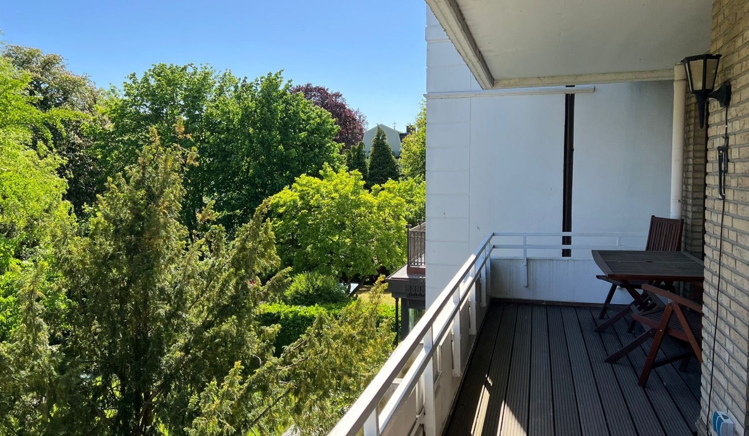 ins Grüne ausgerichteter Balkon