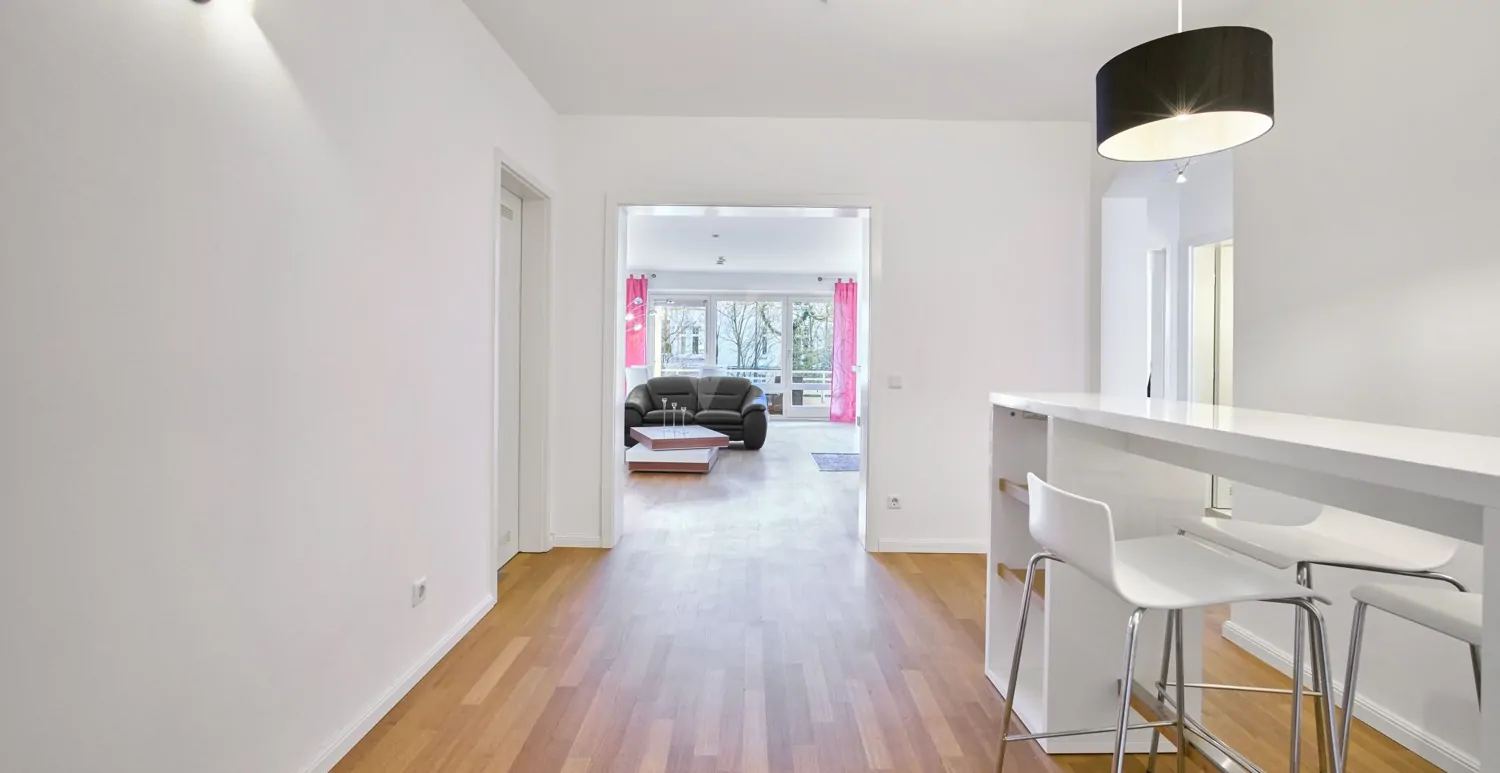 Eingangsbereich mit Blick zum Wohnzimmer