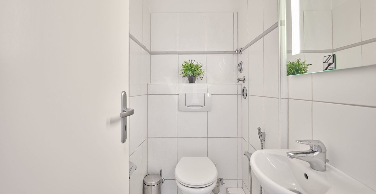 separates WC