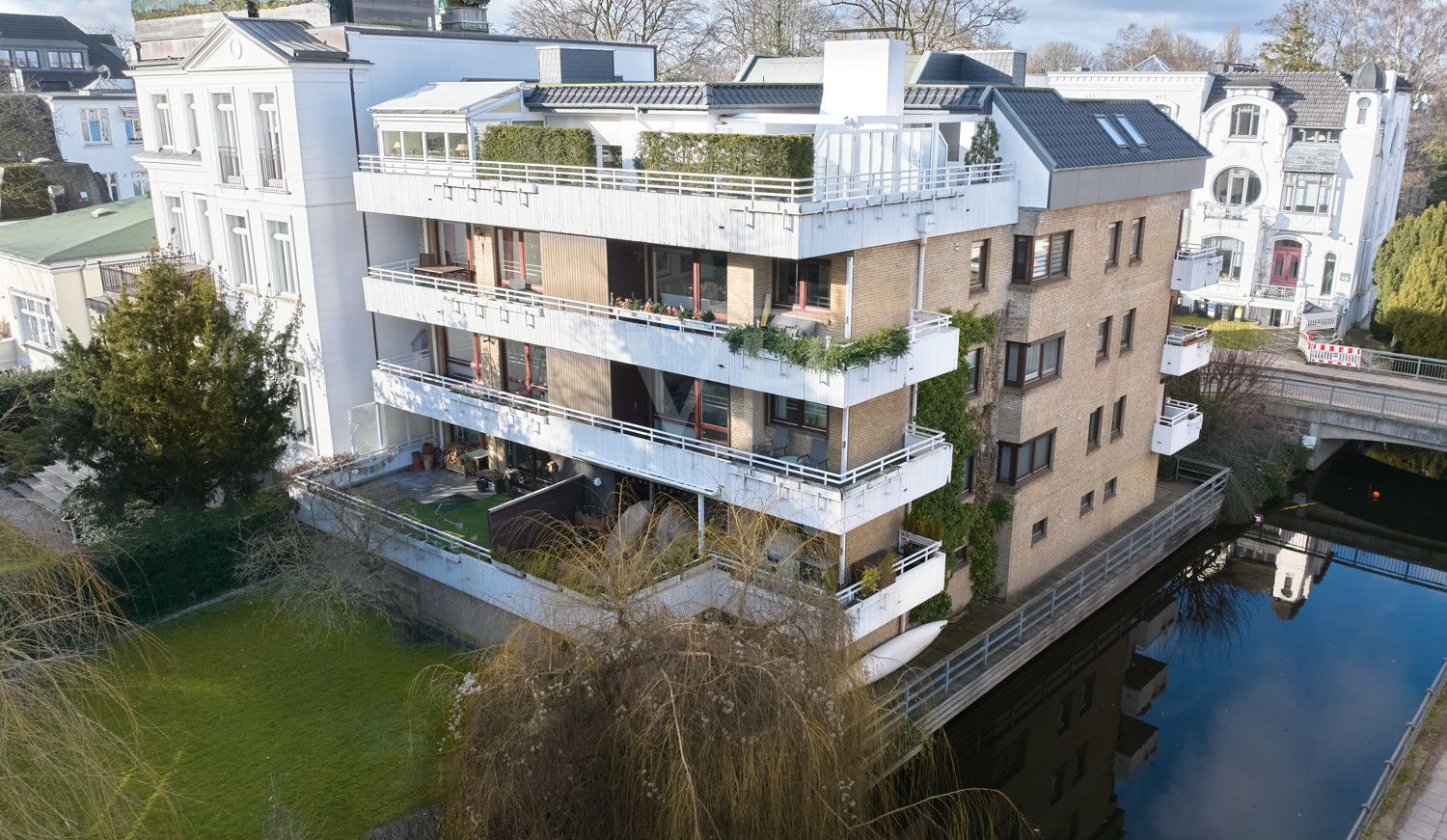Direkt am Kanal - im Sommer ein Traum!